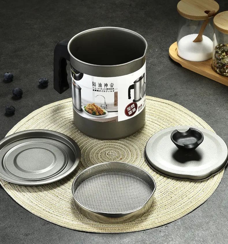 Stainless Steel Oil Filter Pot, Kitchen Oil Separator And Storage Can With Fine Mesh Strainer, Oil Trap with Lid, Strainers Pot Oil Bottle, Filter Oils Separator, Kitchen Cooking Tools.